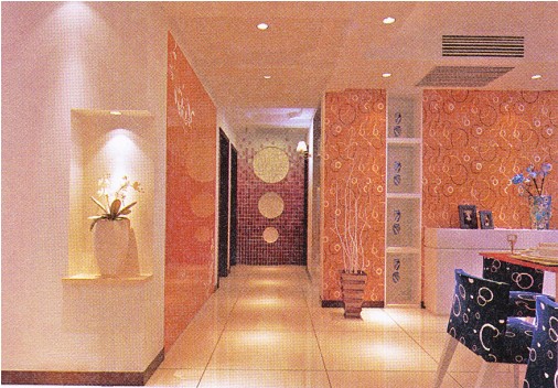 光線陰暗的過道宜通過改造墻面進行彌補