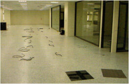 防靜電PVC地板安裝于網絡地板上