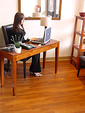 亮度、圖案、地板紋路與家具搭配